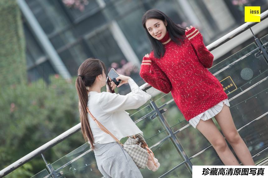 [IESS异思趣向] 2018.12.02 丝享家372：姗姗 - 街拍姗姗和小助理 [92P]