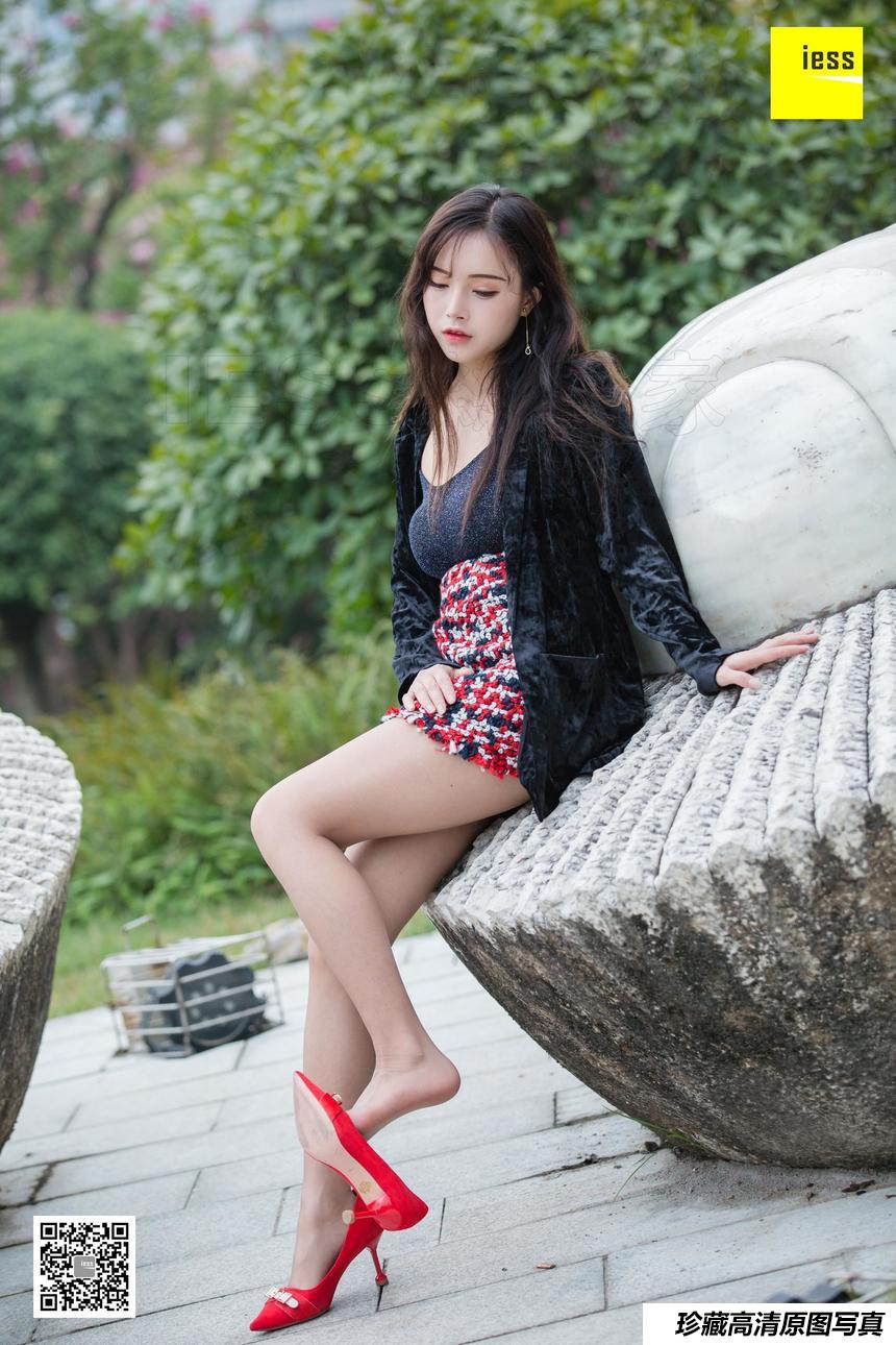 [IESS异思趣向] 2019.02.17 丝享家425：小羽 花丛中的小羽 [82P]