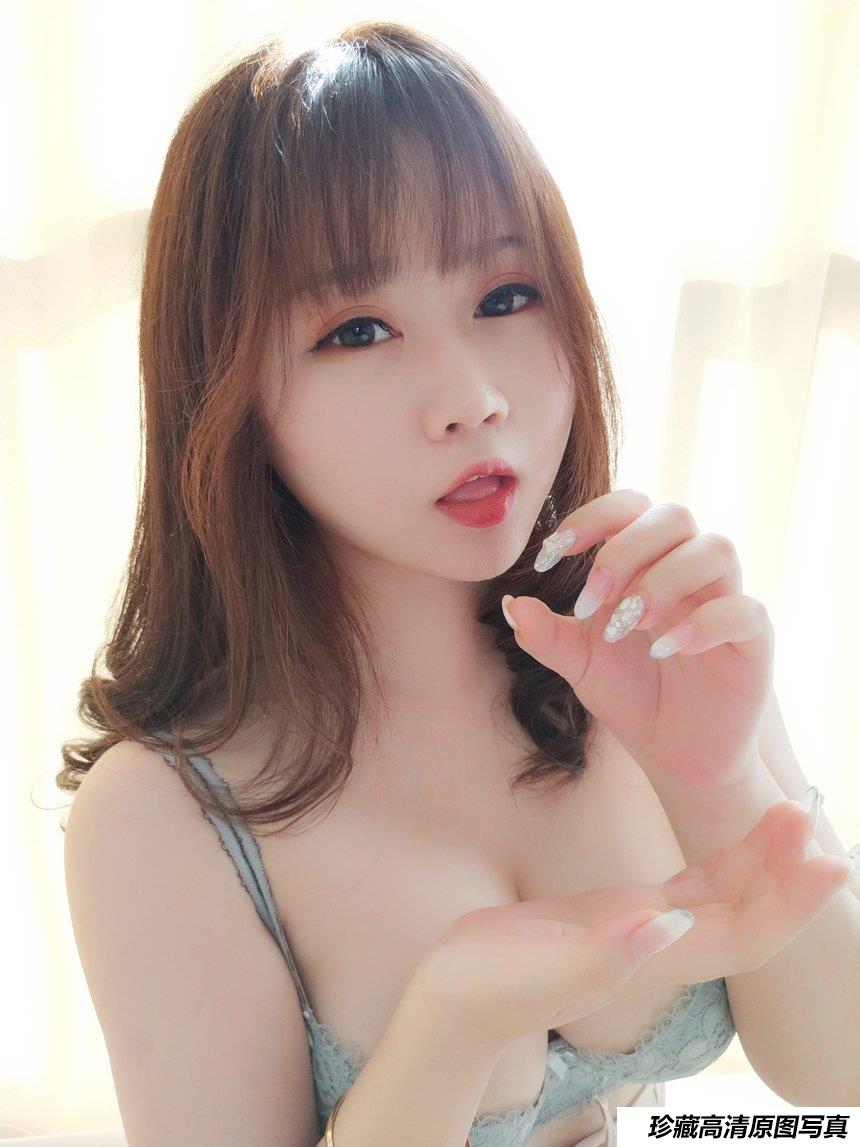 是依酱吖 - 蕾丝内衣2.0 [25P-50MB]
