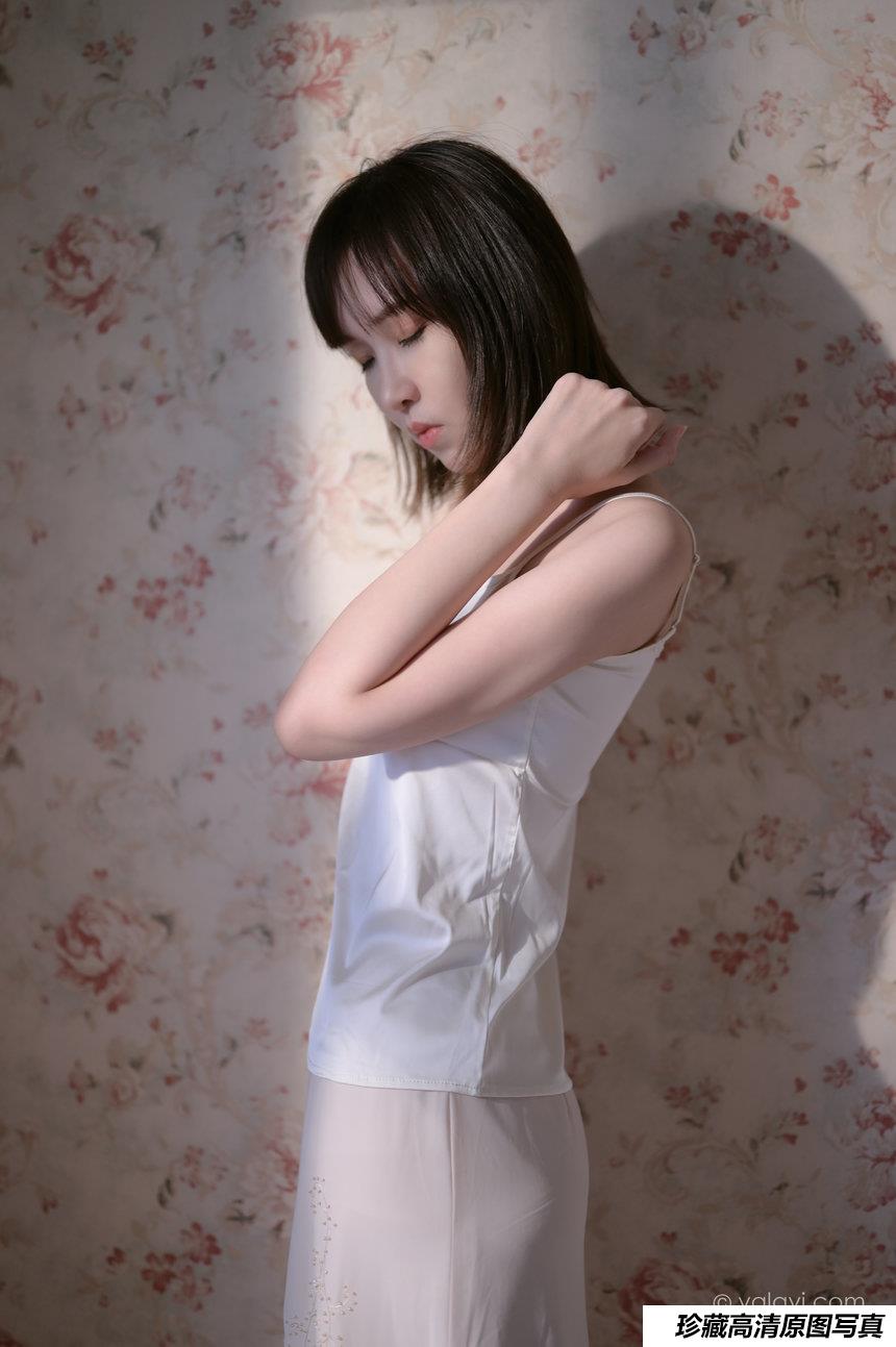 [YALAYI雅拉伊] 2020.08.31 Y696 妍妍《孤独患者》[32P+1P488M]