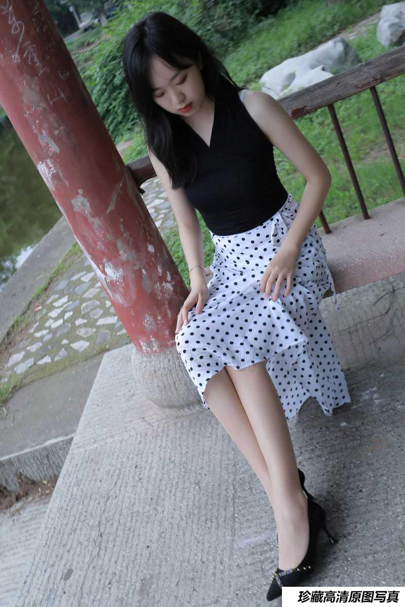 [SiHua丝话]SH133 琦琦 温婉淑女游公园[44P／79.1MB]