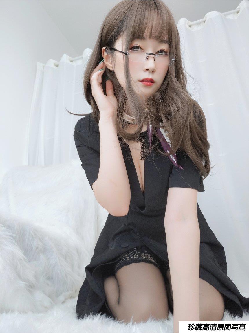Coser小姐姐白银 - OL下的内衣 [124P12V-1.20GB]