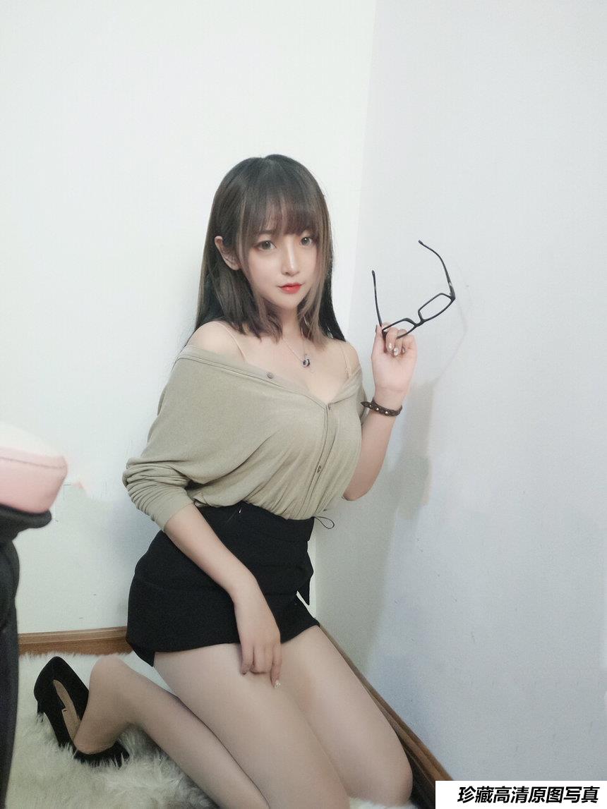 过期米线线喵 – 肉色丝袜