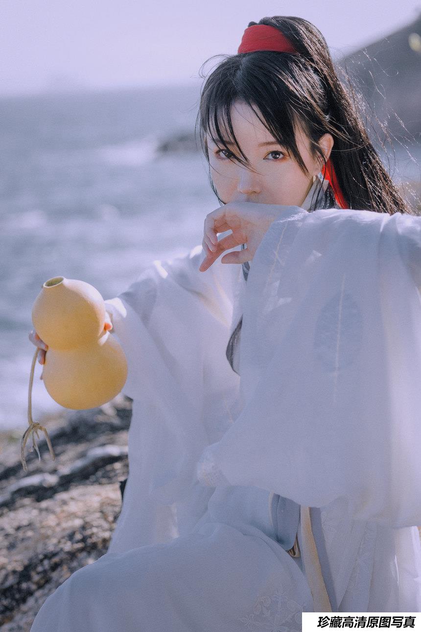 [YITUYU艺图语]2021.09.11 她是一个剑客 许忆[25+1P／325MB]