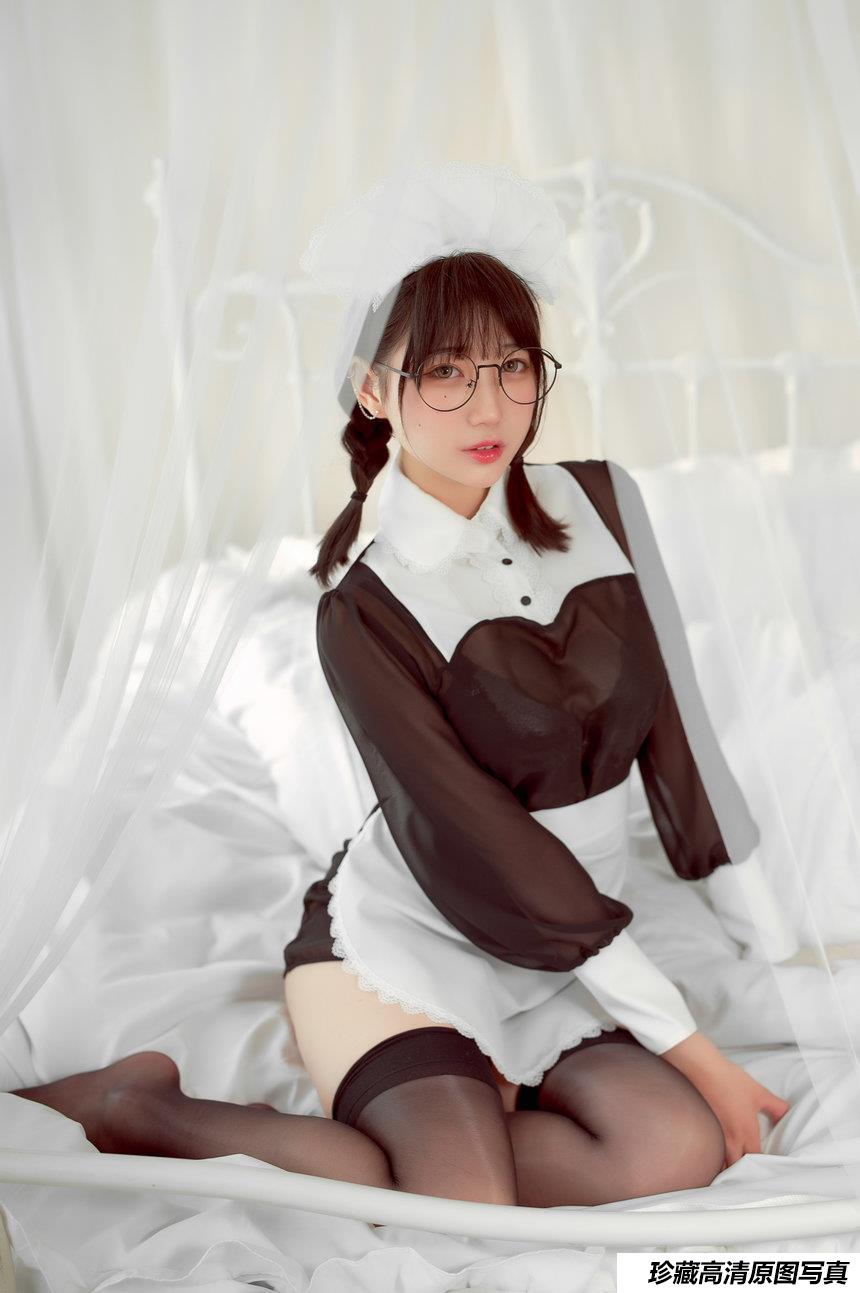 周叽是可爱兔兔 - 眼镜女仆 [36P3V-525MB]