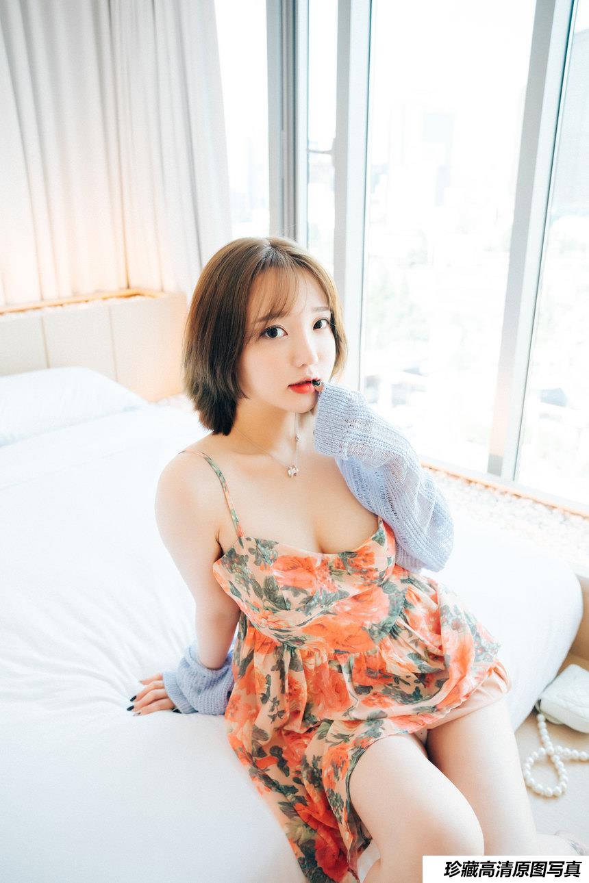 LOOZY Ye Eun – Lover In Hotel + S.Ver [112P-1.59G]