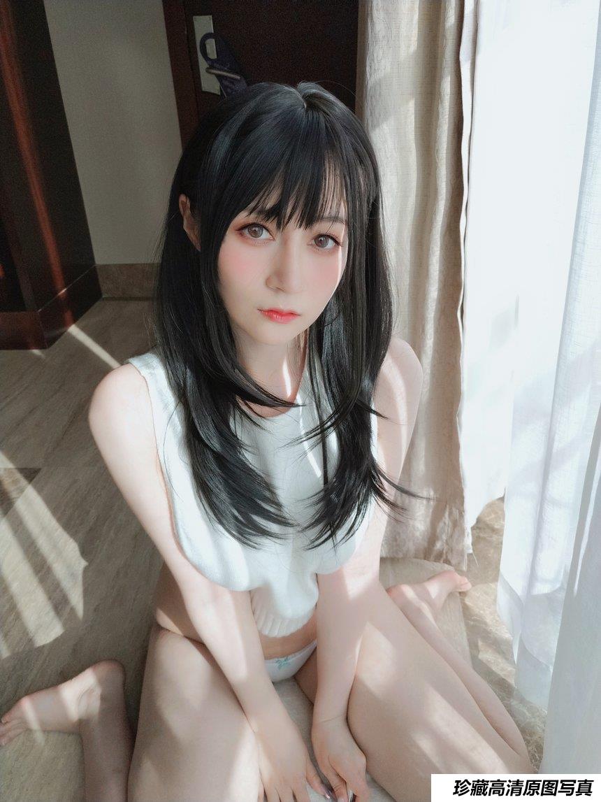 Coser小姐姐白银81这诱人的毛衣[49P/114MB]
