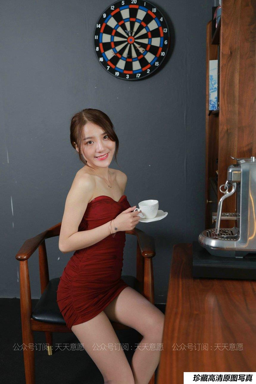 [IESS异思趣向] 2021.08.02 丝享家877：婉苹《姓感红色小礼裙》[90P／124MB]