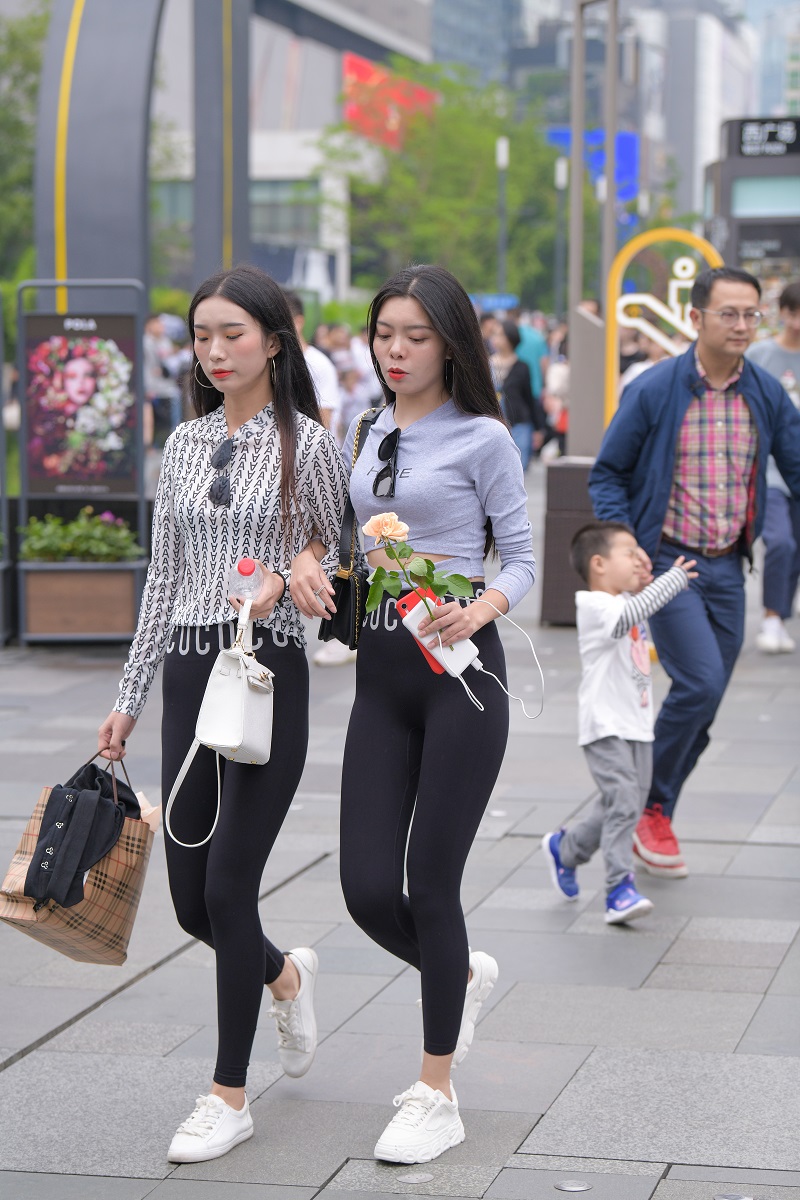 图片[2]-【街拍】两位瑜伽裤美女-艺库