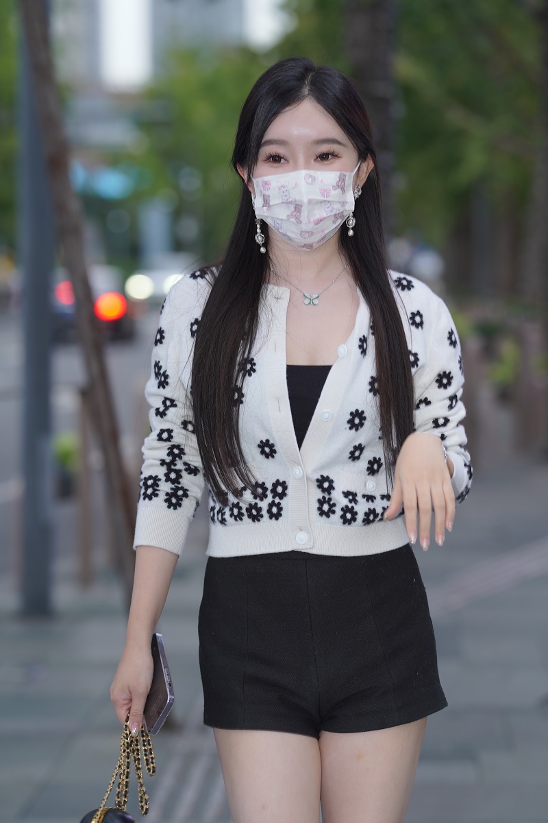 图片[2]-【街拍】漂亮热裤女友-艺库