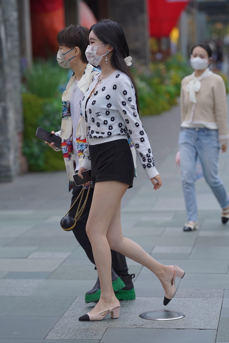 图片[4]-【街拍】漂亮热裤女友-艺库