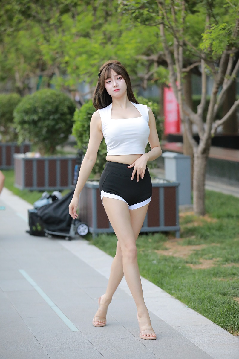 图片[2]-【街拍】热裤美腿美眉-艺库