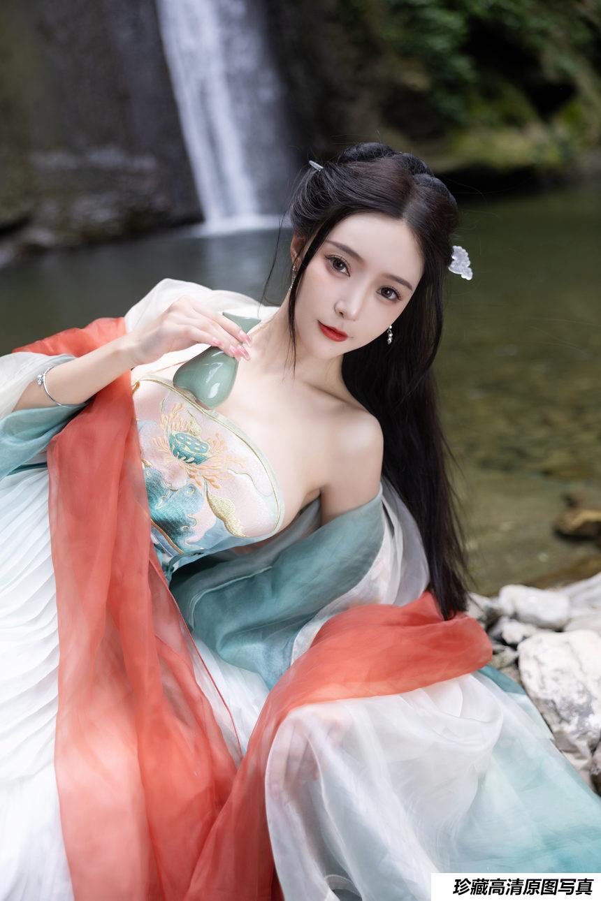 王馨瑶Yanni《绿色古装 瀑布》原版写真  [112P-312MB]