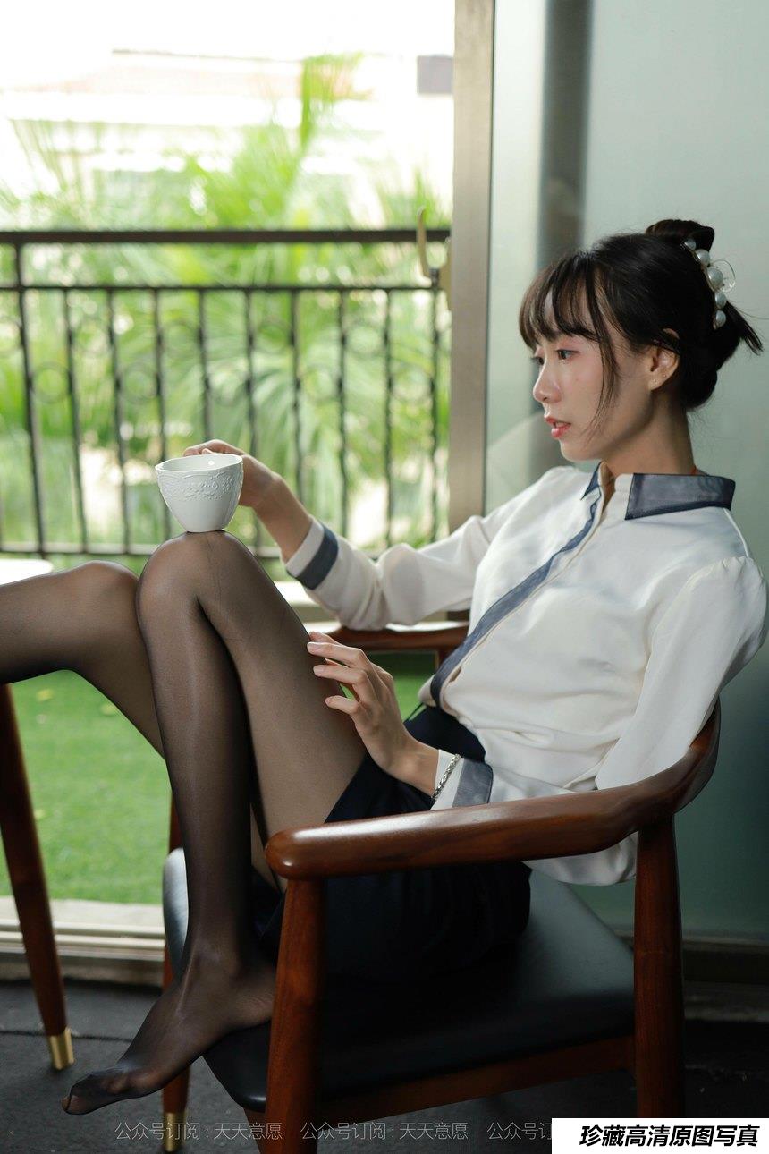 [IESS异思趣向]2021.11.14 丝享家974：团团《长腿打字员》[99P／129MB]