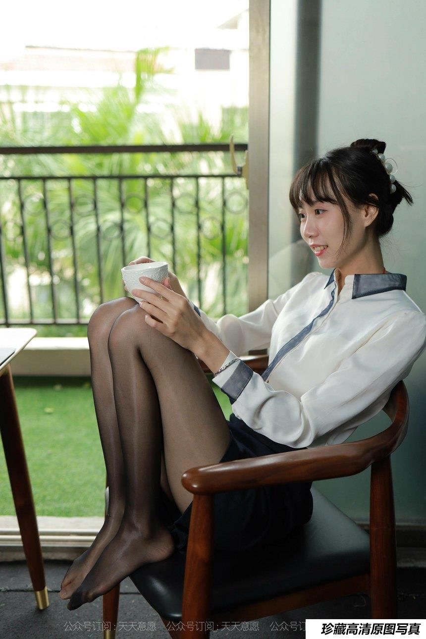 [IESS异思趣向]2021.11.14 丝享家974：团团《长腿打字员》[99P／129MB]
